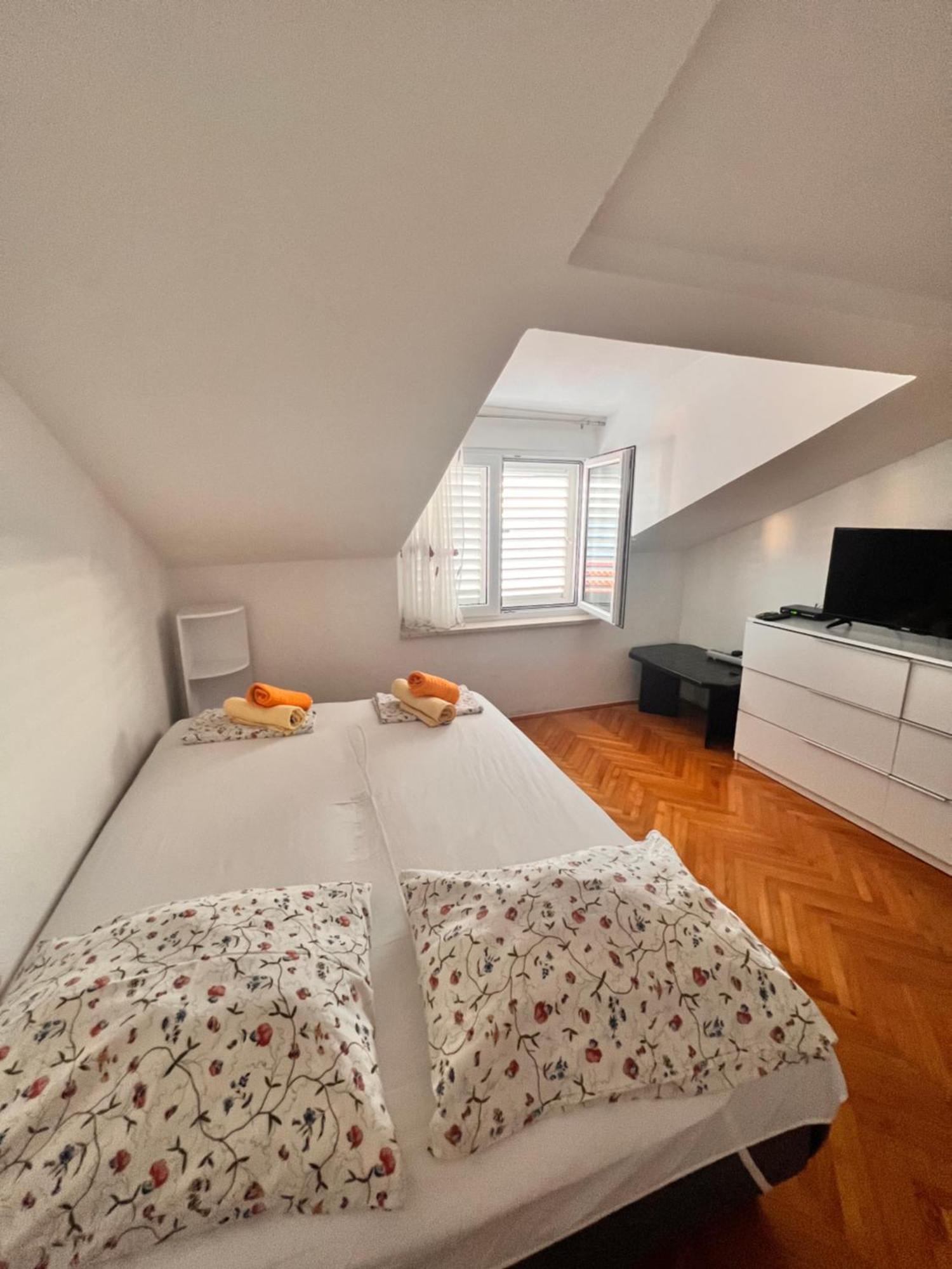 Apartments Paulina Trogir Exterior photo